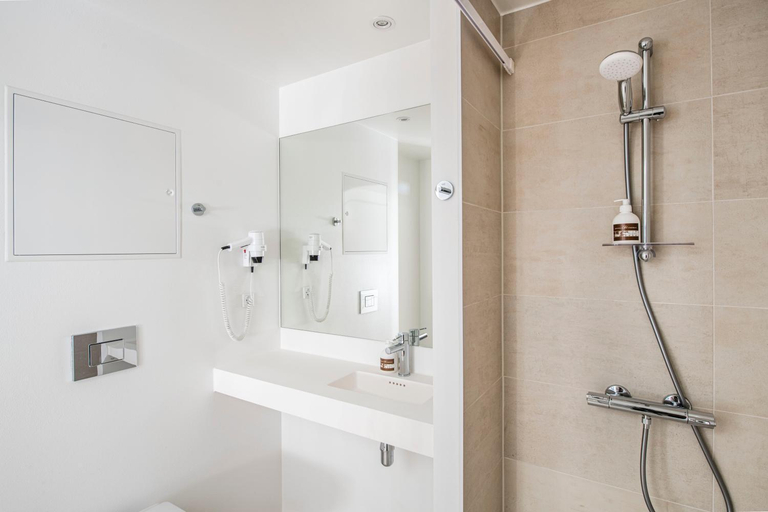 Bathroom 2, Hotel Sct. Thomas, Frederiksberg