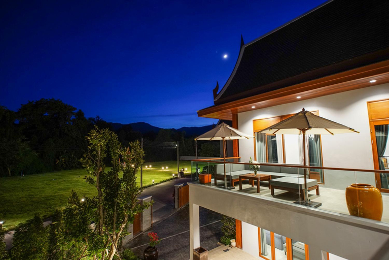 Exterior & Views 26