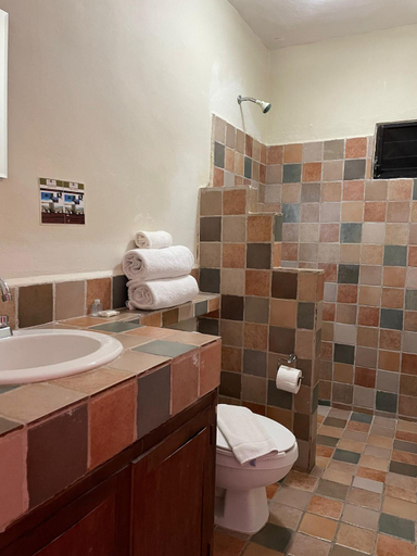 Bathroom 3, Noraa Inn, Cozumel