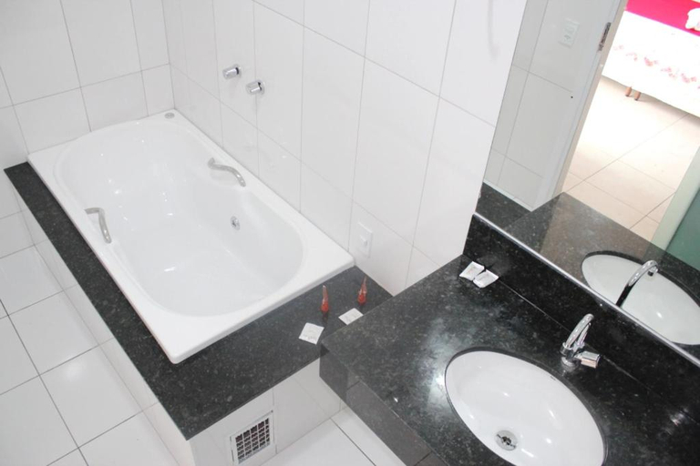 Bathroom 3, Hotel Redentor, Santa Vitória