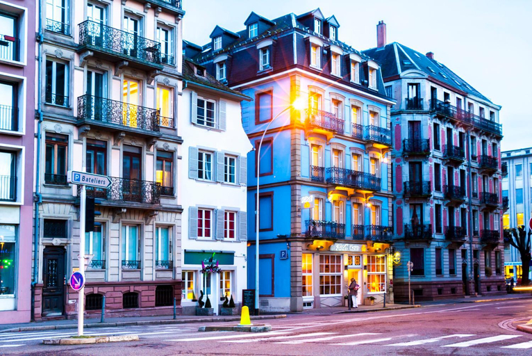 Exterior & Views