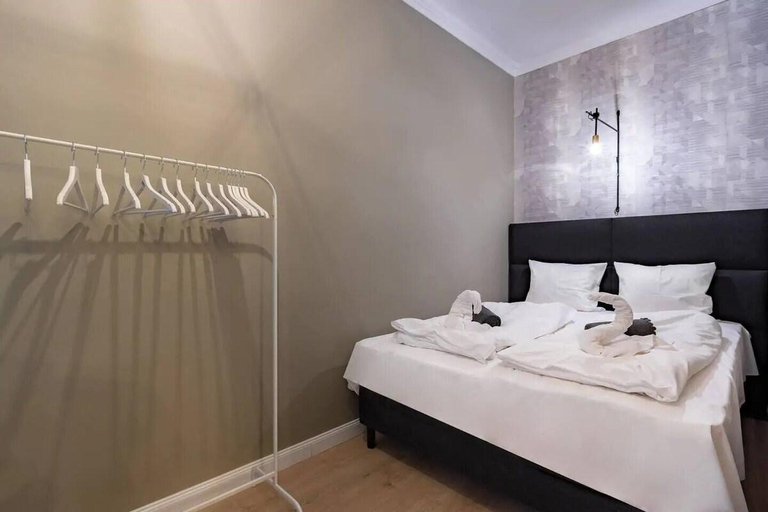 Bedroom, Luxurious Apartment in the heart of Budapest, Budapesti