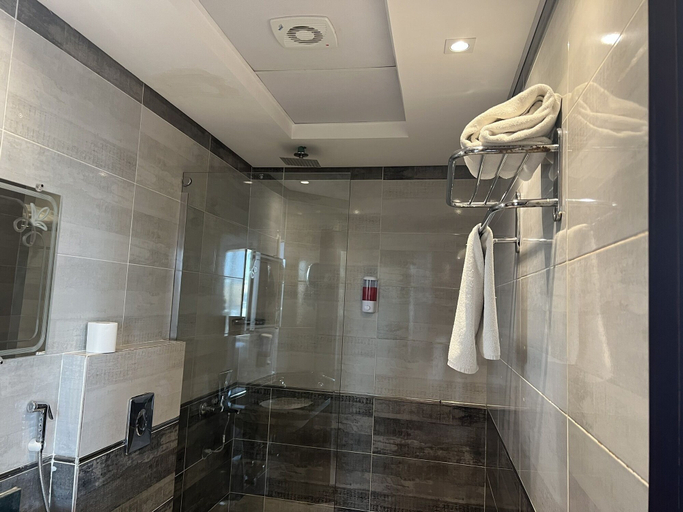 Bathroom 3, VIP Al Fouad pyramids & spa, Al-Ahram