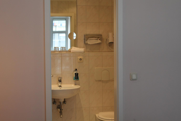Bathroom 3, Filmhotel Lili Marleen, Potsdam