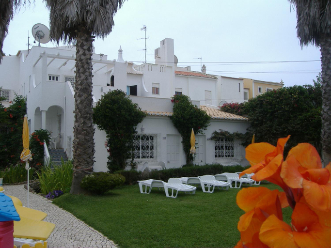 Others 5, Dona Ana Garden, Lagos