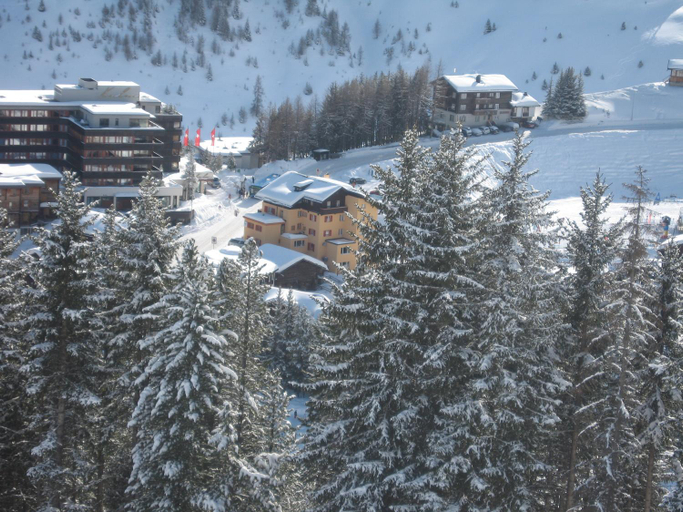 Others, Hotel Hold, Plessur
