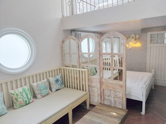 Bedroom 3, Gluck Star, Bandung