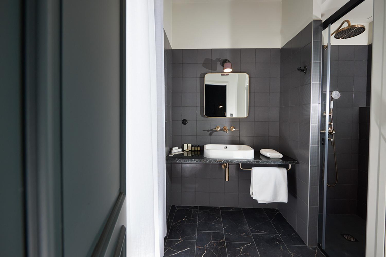 Bathroom 4, Hotel Victoria, Drôme