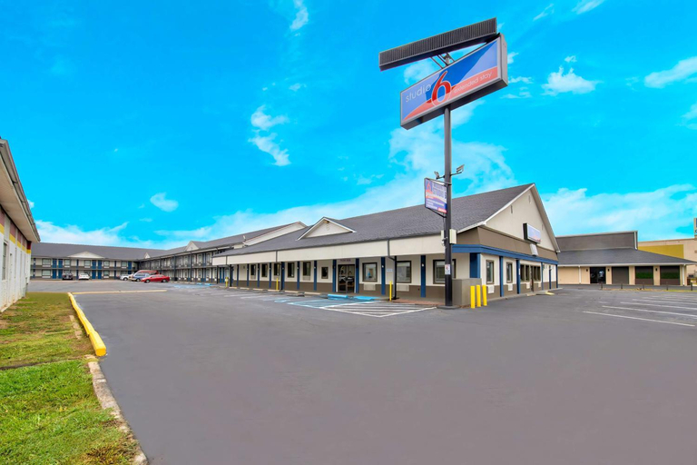 Exterior & Views 2, Studio 6 Jackson, MS - I-55, Hinds