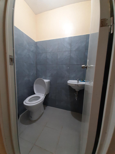 Bathroom 2, Home stay rizalina, Batuan