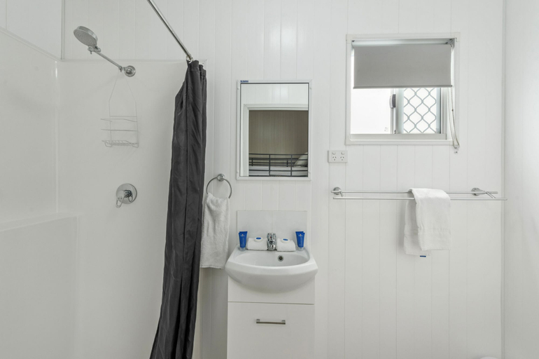 Bathroom 4, Discovery Parks - Mackay, Mackay - Pt A