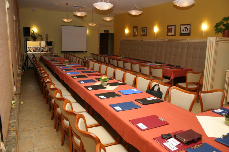 Others 5, Hotel Piast, Gryfino