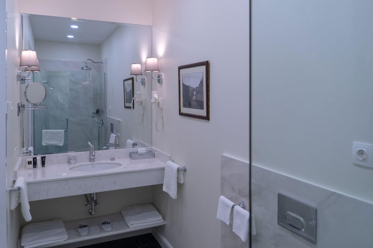 Bathroom 5, Tiflis Opera Aparthotel, Tbilisi