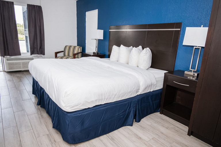 Bedroom 4, Motel 6 – Altamonte Springs, FL, Seminole