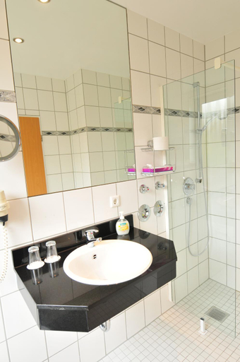 Bathroom 4, Hotel in Herrenhausen, Region Hannover