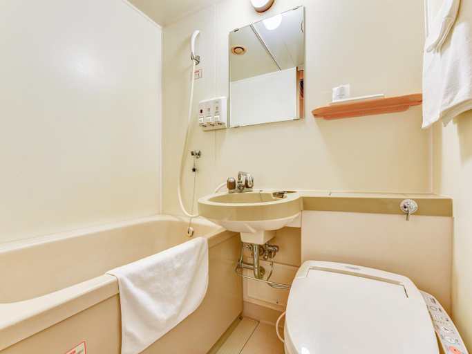 Bathroom, Hotel Primrose Saito, Saito