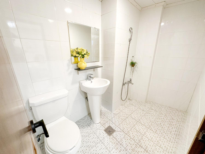 Bathroom 11