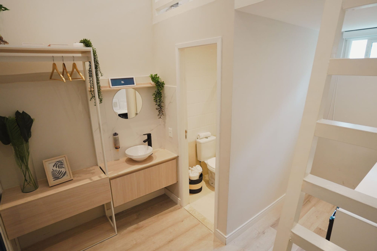 Bathroom 12