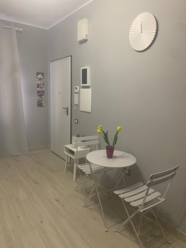 Others 3, Le stanze di Dalia, Crotone