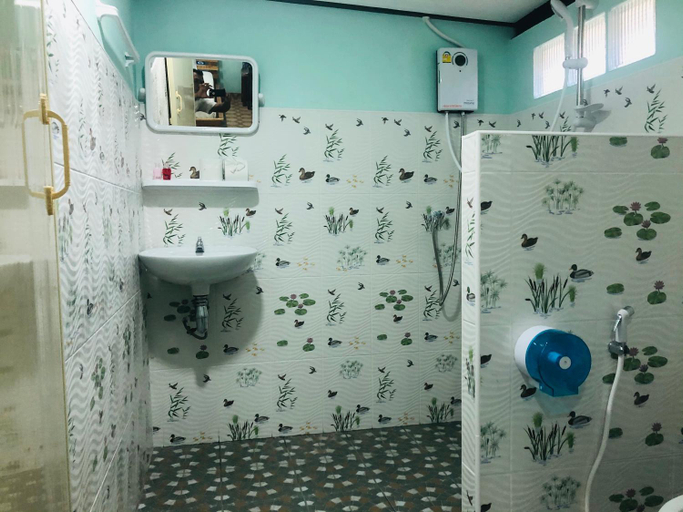 Bathroom 3, Khao Sok Blue Mountain, Phanom
