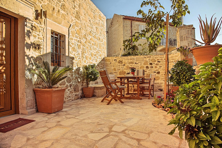 Others 5, Villa Kapela, Faistos