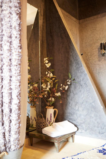Bathroom 28