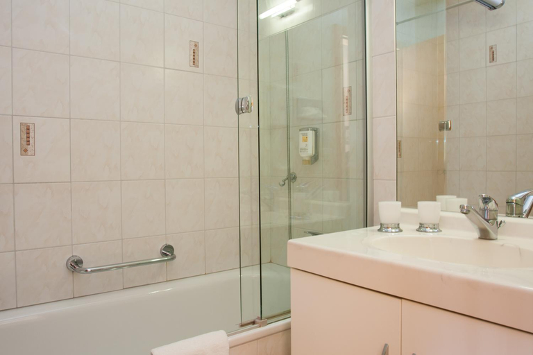 Bathroom 4, Hotel Des Bains, Martigny