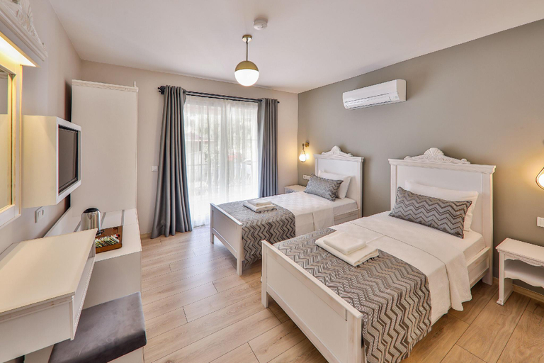 Others 3, Lora Kas Otel, Kaş