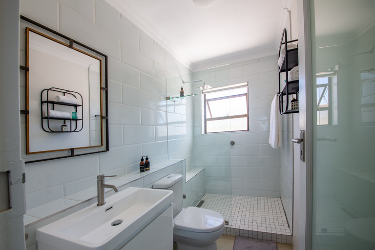 Bathroom 3, Cape St. Blaize, Eden