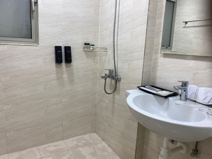 Bathroom 22