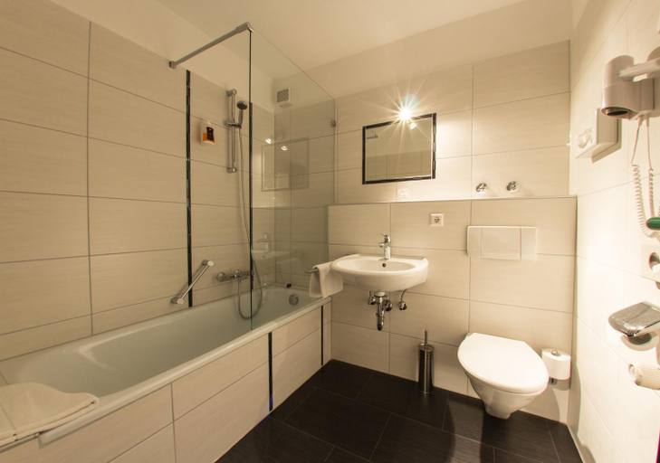 Bathroom 4, Hotel Stadt Tuttlingen, Tuttlingen