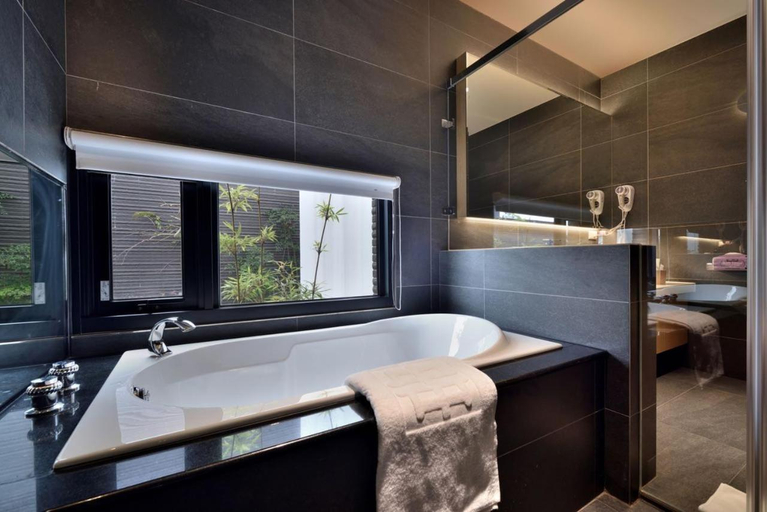 Bathroom 3, shan yi fang, Yilan