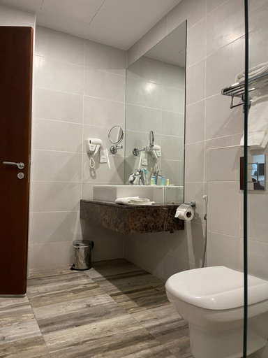 Bathroom 5, Grand Tourist Hotel, Bausher