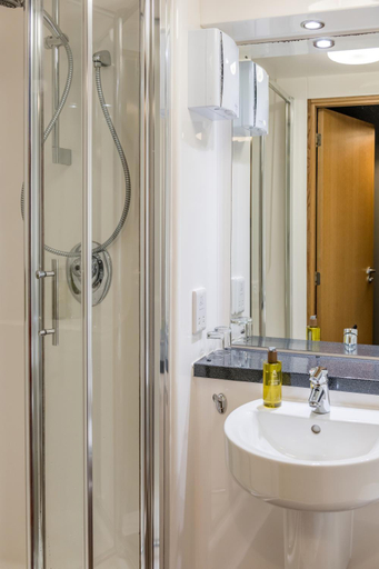 Bathroom 3, Richmond Place Apartments, Edinburgh