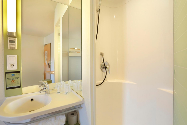 Bathroom 4, First Inn Hotel, Vaucluse