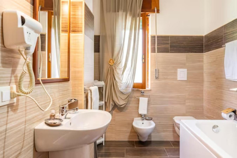 Bathroom 2, Luna e stelle, Cosenza