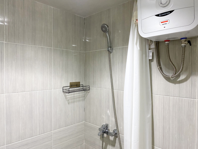 Bathroom 5, Best Homey and Nice Studio at Vasanta Innopark Apartment By Travelio, Cikarang