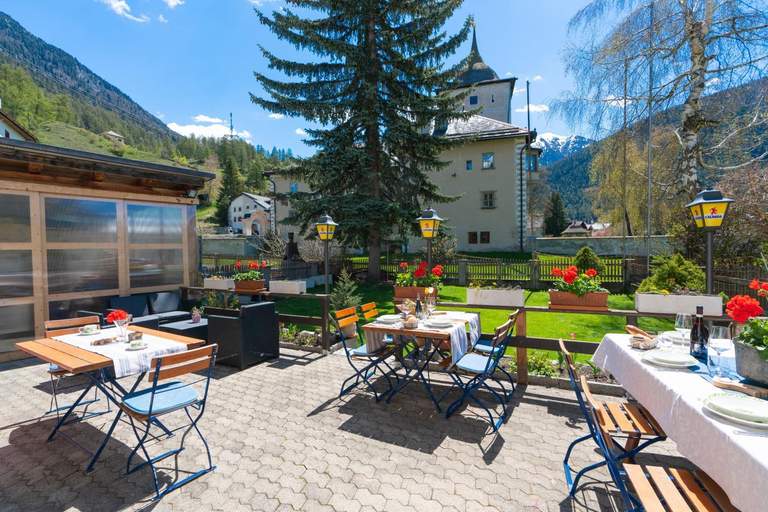 Others 2, Hotel Alpina, Inn