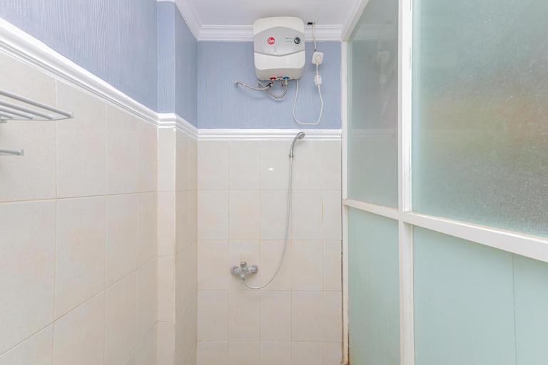Bathroom 13