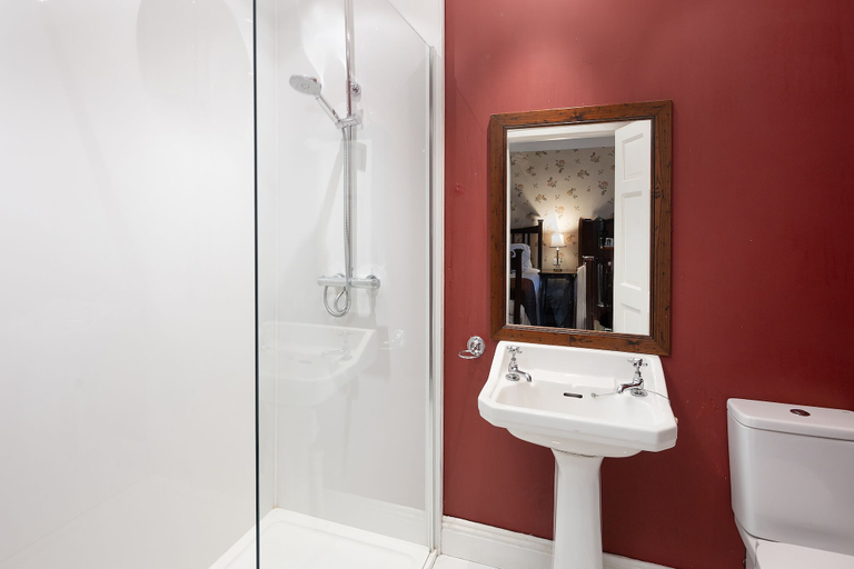 Bathroom 4, Barnabrow House