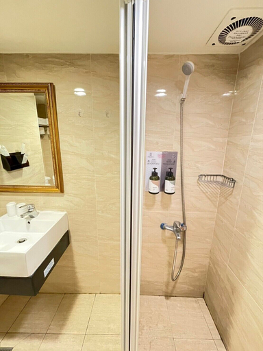 Bathroom 4, HuangXuan International Hotel, Kaohsiung
