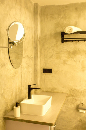 Bathroom, Silver County Fuvahmulah