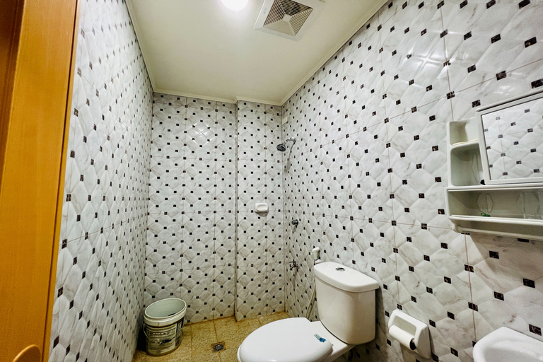 Bathroom 5, MC's L Transient House, Bantay