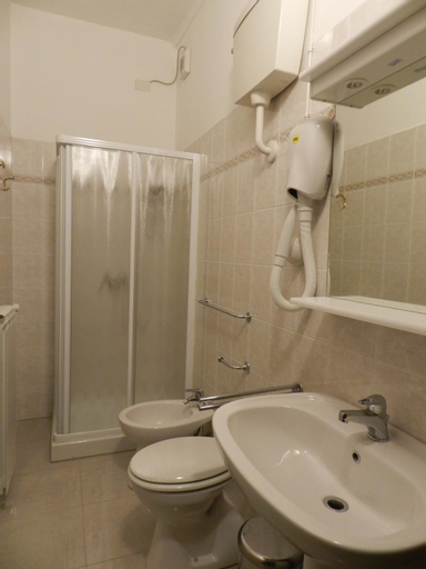 Bathroom 10