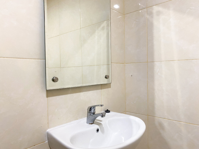 Bathroom 5, Good Choice and Comfy Studio (No Kitchen) at Elvis Tower Apartment By Travelio, Cikarang