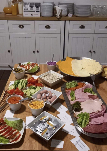 Food & Drinks, Váralja Home, Budapesti