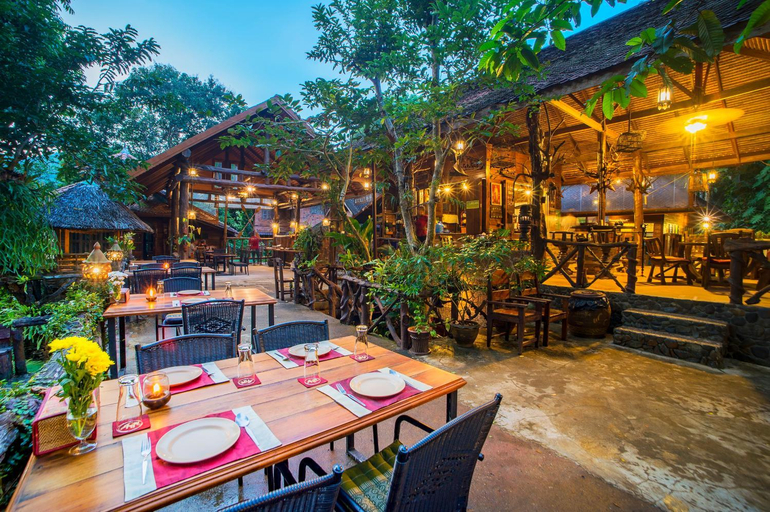 Food & Drinks 4, Art's Riverview Lodge, Phanom
