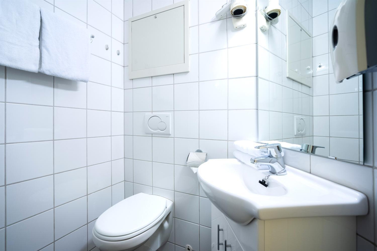 Bathroom 4, Enter City Hotel, Tromsø