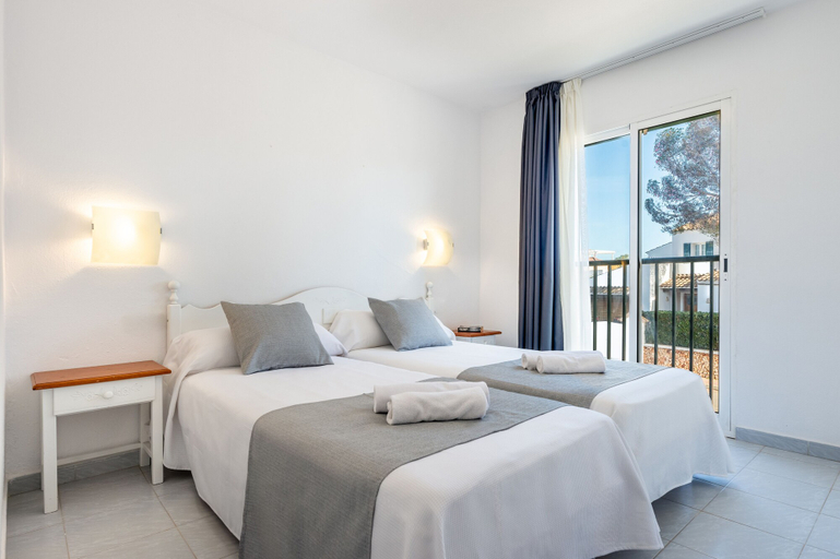 Bedroom 3, Vibra Caleta Playa Apartamentos, Baleares