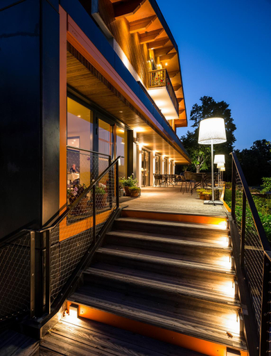 Exterior & Views